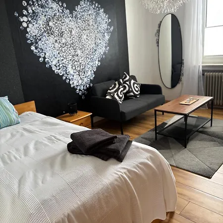 Modernes Ruhiges Bei Kassel - Ganzes Mit 4 Schlafzimmern, Sauna & Garten Σπίτι διακοπών