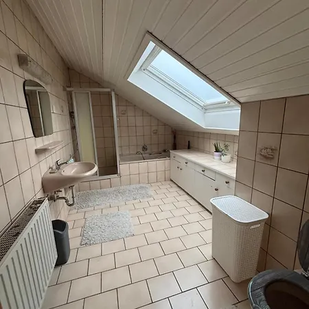 Casa de Férias Modernes Ruhiges Bei Kassel - Ganzes Mit 4 Schlafzimmern, Sauna & Garten Niedenstein